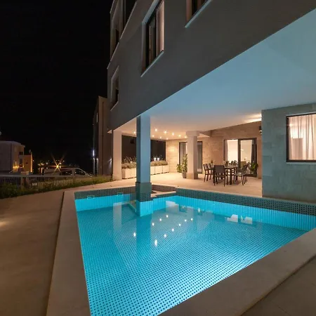 Willa Luxury 3 With Private Pool, Jacuzzi&gym By The On Ciovo - Okrug Donji Trogir