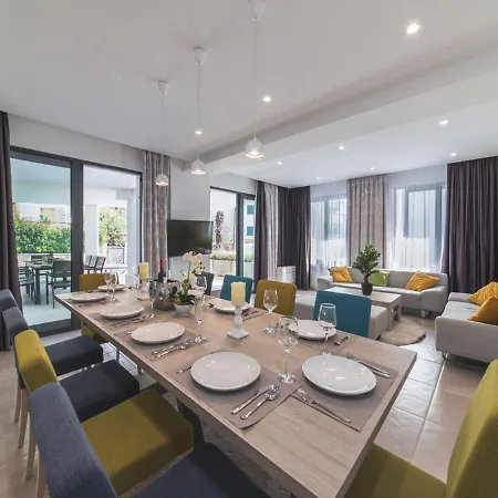 Luxury 3 With Private Pool, Jacuzzi&gym By The On Ciovo - Okrug Donji Willa *