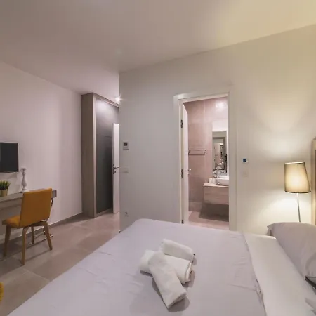 Luxury 3 With Private Pool, Jacuzzi And Gym By The On Ciovo - Okrug Donji