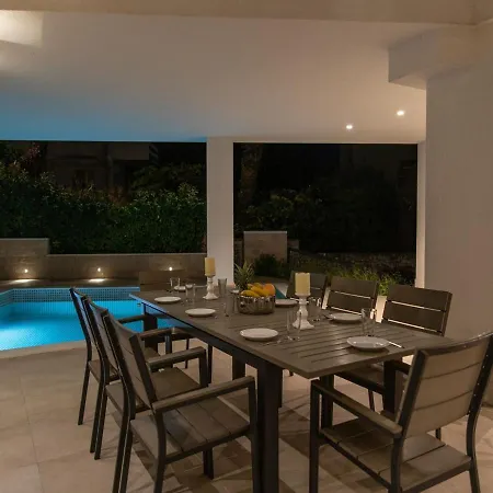 Luxury 3 With Private Pool, Jacuzzi And Gym By The On Ciovo - Okrug Donji *