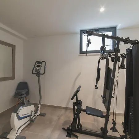 Willa Luxury 3 With Private Pool, Jacuzzi&gym By The On Ciovo - Okrug Donji *