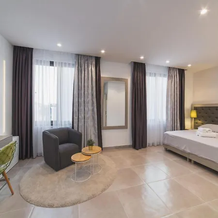 Villa Luxury 3 With Private Pool, Jacuzzi And Gym By The On Ciovo - Okrug Donji *