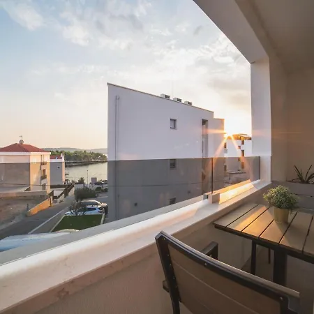 Luxury 3 With Private Pool, Jacuzzi And Gym By The On Ciovo - Okrug Donji