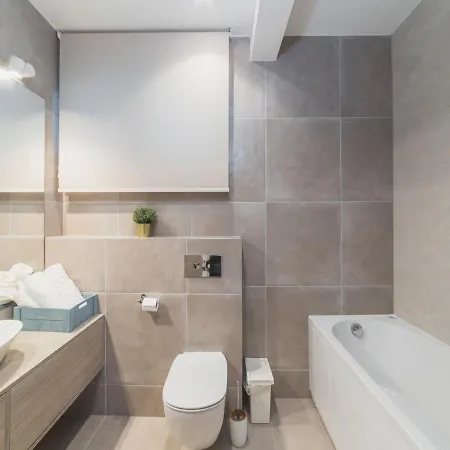 Luxury 3 With Private Pool, Jacuzzi&gym By The On Ciovo - Okrug Donji Willa
