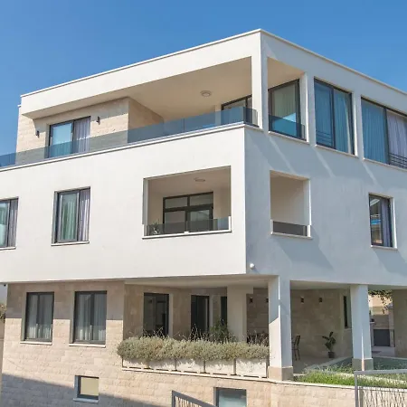 Luxury 3 With Private Pool, Jacuzzi&gym By The On Ciovo - Okrug Donji *