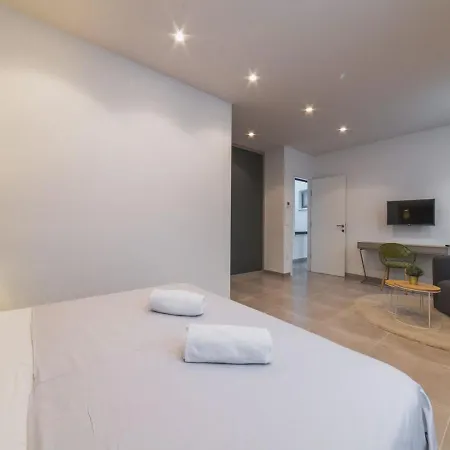 Luxury 3 With Private Pool, Jacuzzi And Gym By The On Ciovo - Okrug Donji *