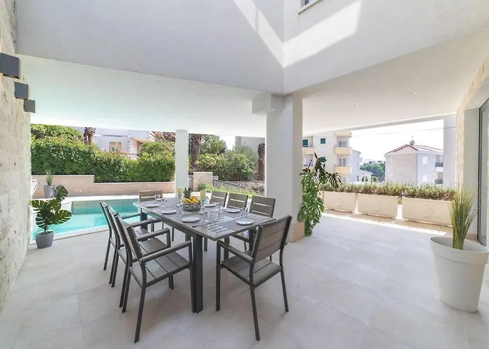 Luxury 3 With Private Pool, Jacuzzi And Gym By The On Ciovo - Okrug Donji