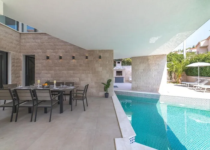 Luxury 3 With Private Pool, Jacuzzi And Gym By The On Ciovo - Okrug Donji Willa