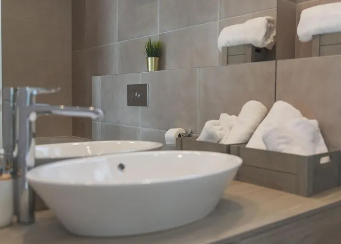 Luxury 3 With Private Pool, Jacuzzi And Gym By The On Ciovo - Okrug Donji Willa