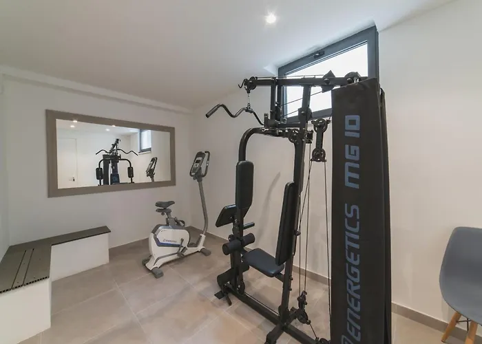 Luxury 3 With Private Pool, Jacuzzi And Gym By The On Ciovo - Okrug Donji Willa *
