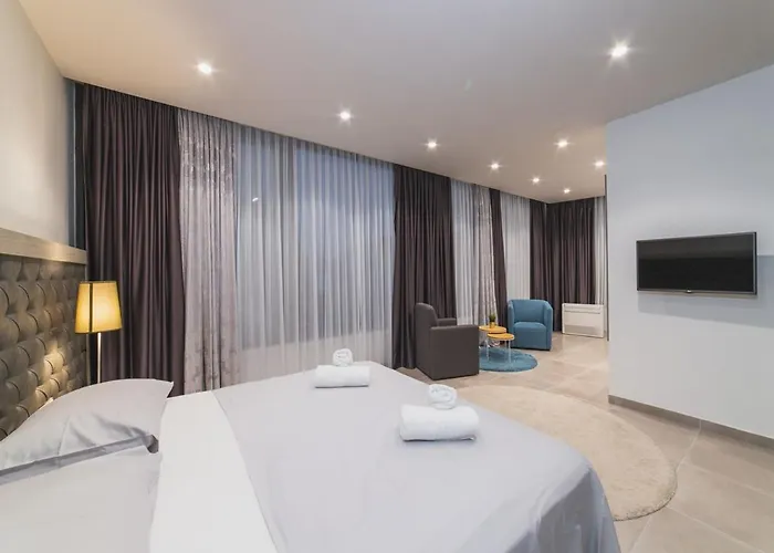 Willa Luxury 3 With Private Pool, Jacuzzi And Gym By The On Ciovo - Okrug Donji *