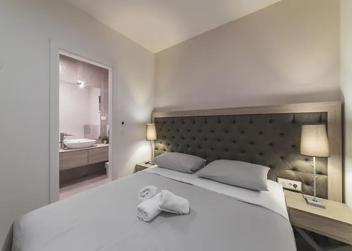 Luxury 3 With Private Pool, Jacuzzi And Gym By The On Ciovo - Okrug Donji Willa Trogir