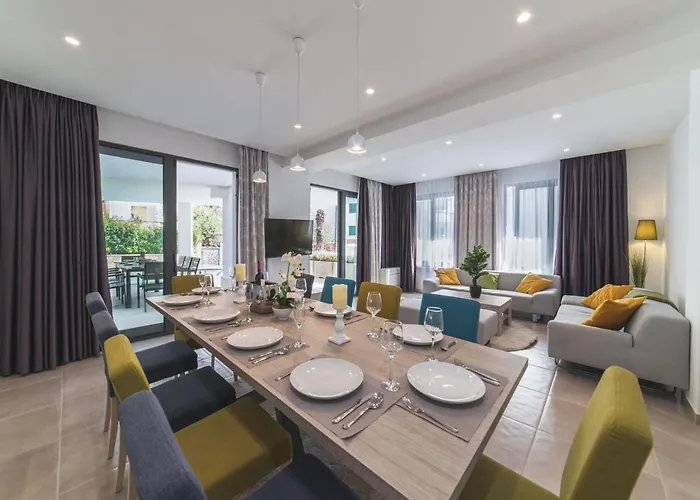 Luxury 3 With Private Pool, Jacuzzi And Gym By The On Ciovo - Okrug Donji Willa *