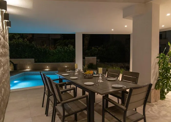 Luxury 3 With Private Pool, Jacuzzi And Gym By The On Ciovo - Okrug Donji *