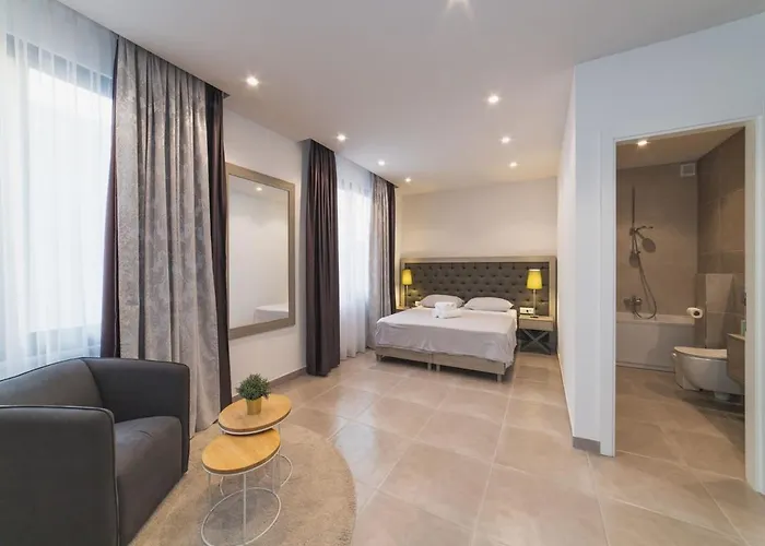 Willa Luxury 3 With Private Pool, Jacuzzi And Gym By The On Ciovo - Okrug Donji