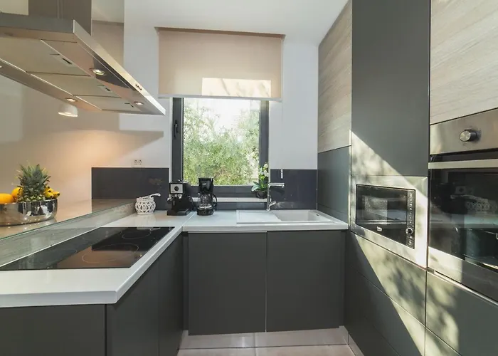 Luxury 3 With Private Pool, Jacuzzi And Gym By The On Ciovo - Okrug Donji Willa