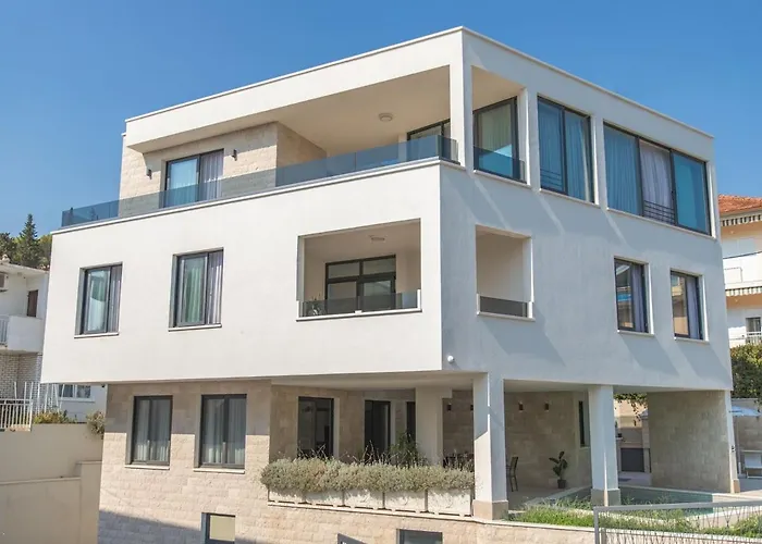 Luxury 3 With Private Pool, Jacuzzi And Gym By The On Ciovo - Okrug Donji *