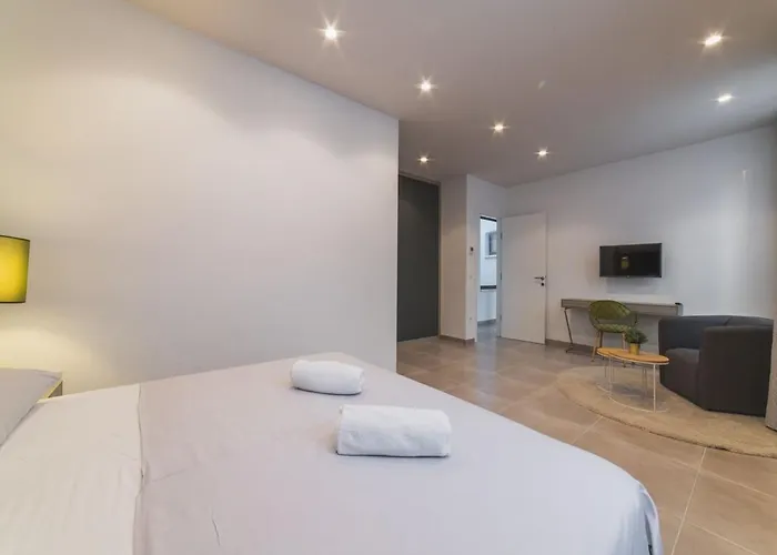 Luxury 3 With Private Pool, Jacuzzi And Gym By The On Ciovo - Okrug Donji *