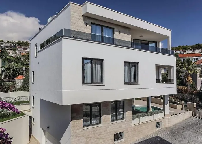 Luxury 3 With Private Pool, Jacuzzi And Gym By The On Ciovo - Okrug Donji